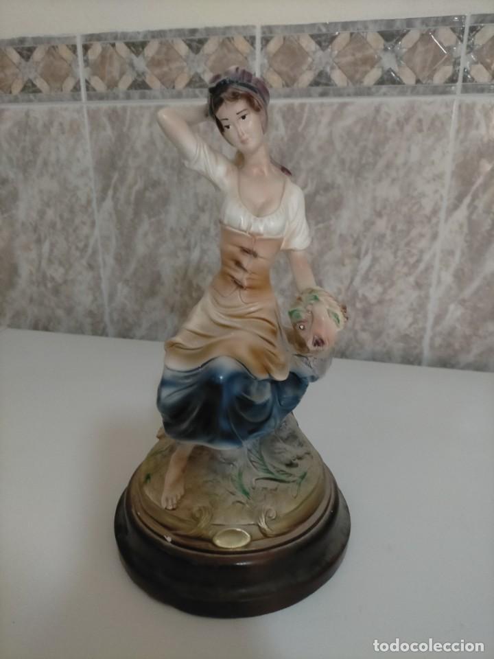Antig&uuml;edades: Escultura porcelana giussepe armani