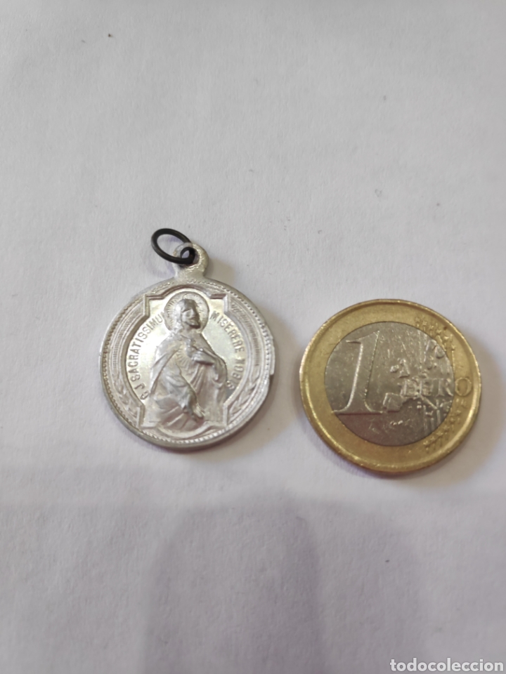 Antig&uuml;edades: Medalla de Montserrat de aluminio postguerra - Foto 2