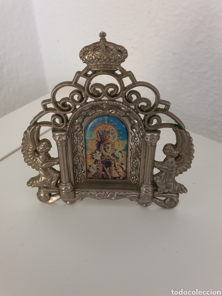 Antig&uuml;edades: Imagen en un marc&oacute; de la virgen del rocio . - Foto 1