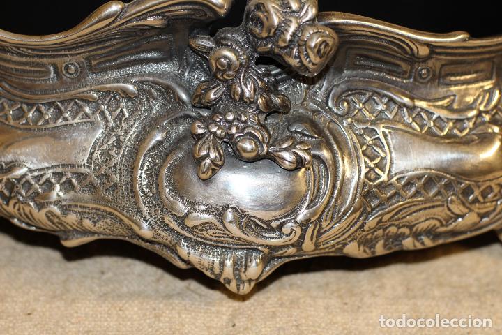 Antig&uuml;edades: centro de mesa de metal plateado - Foto 4