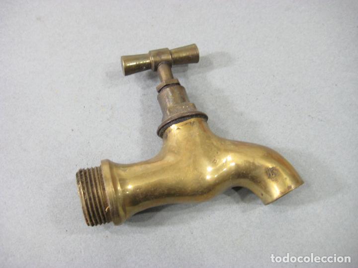 Antig&uuml;edades: ANTIGUO GRIFO DE LAT&Oacute;N - Foto 2