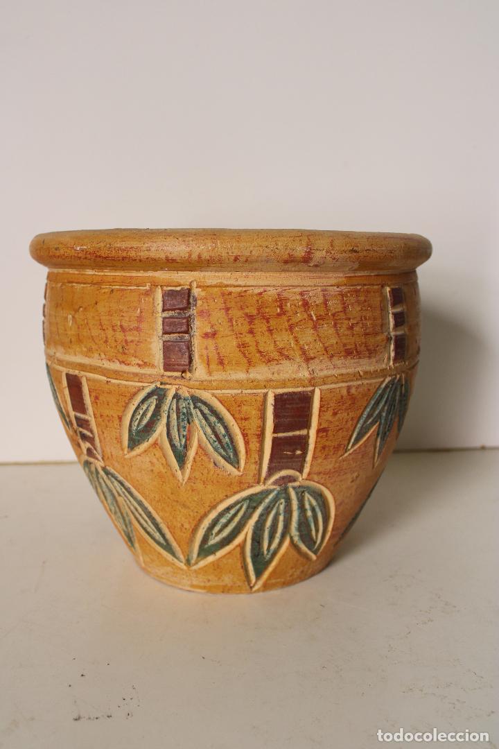Antig&uuml;edades: MACETERO CERAMICA CON HOJAS VERDES - Foto 3