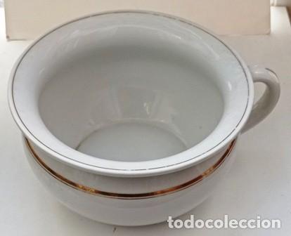 Antig&uuml;edades: ESCUPIDERA ORINAL, CON CENEFA DORADA. ESCUP-17 - Foto 1