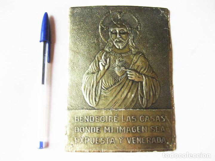 Antig&uuml;edades: Placa del Sagrado Coraz&oacute;n en cart&oacute;n. - Foto 1