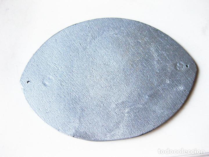 Antig&uuml;edades: Placa del Sagrado Coraz&oacute;n en aluminio. Dios Bendiga este Hogar. - Foto 3