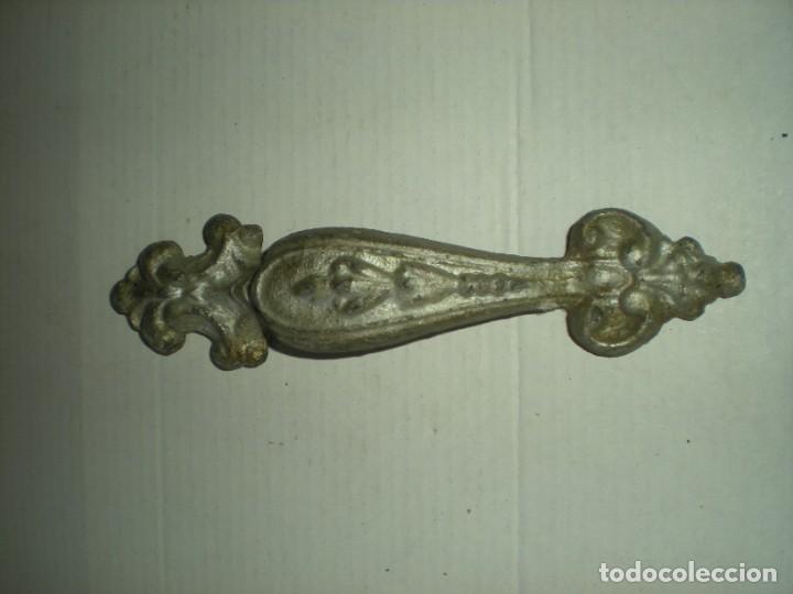 Antiques: 1 TIRADORES DE PUERTA CON RELIEVE 15,5x4cm