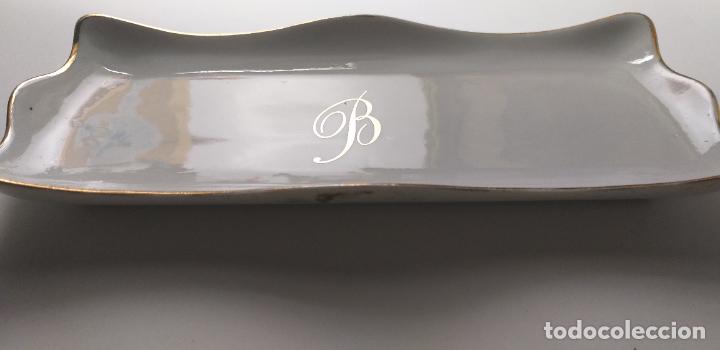Antig&uuml;edades: Plato peque&ntilde;o. Rectangular. Porcelana. Grabada la letra B - Foto 3