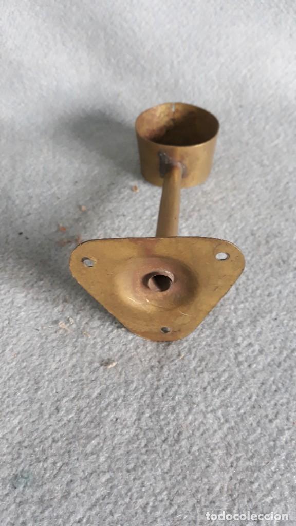 Antig&uuml;edades: Soporte de pared de laton. - Foto 2