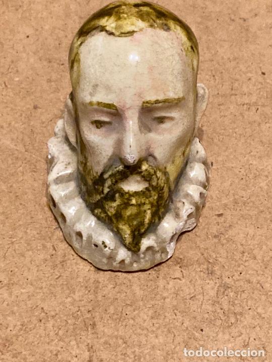 Oggetti Antichi: Cabeza de Cervantes en cer&aacute;mica, firmada en el interior