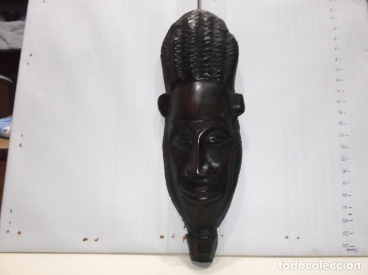 Antig&uuml;edades: ROSTRO DE UNA MUJER DE COLOR EN MADERA. - Foto 1