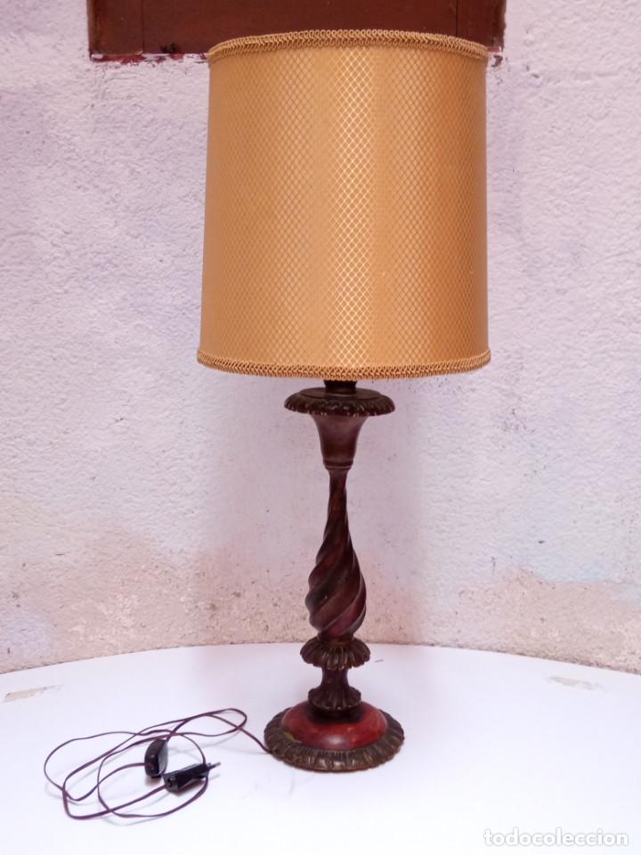 Antig&uuml;edades: Lampara sobremesa pie de madera - Foto 33