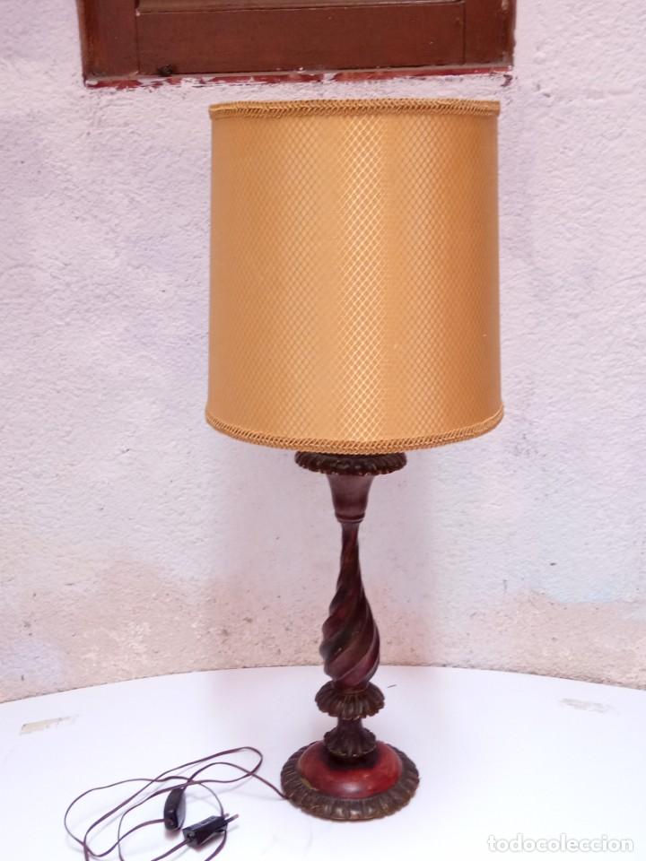 Antig&uuml;edades: Lampara sobremesa pie de madera - Foto 34