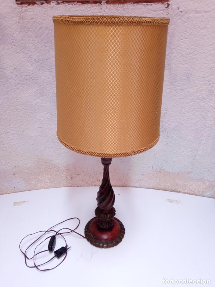 Antig&uuml;edades: Lampara sobremesa pie de madera - Foto 36