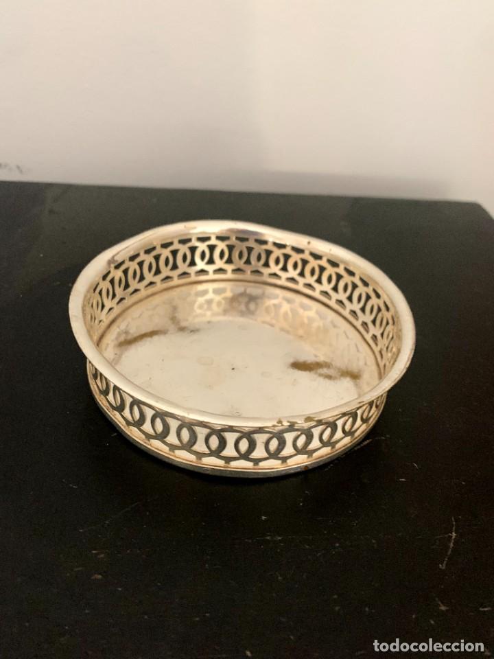 Antig&uuml;edades: BONITO SOPORTE PARA BOTELLAS DE ALPACA - TAMBIEN PODRIA SER UN SOPORTE DE VELAS O PLATO DE APERITIVO