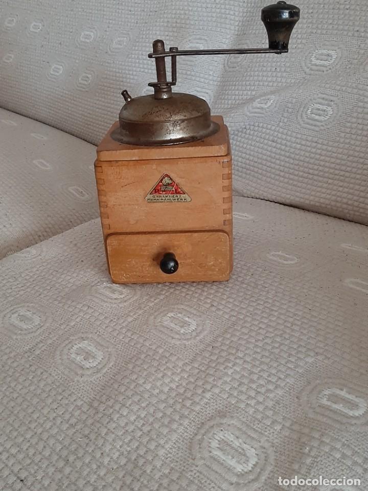 Antig&uuml;edades: Molinillo de caf&eacute;. Original, unos 80 a&ntilde;os. No es reproducci&oacute;n