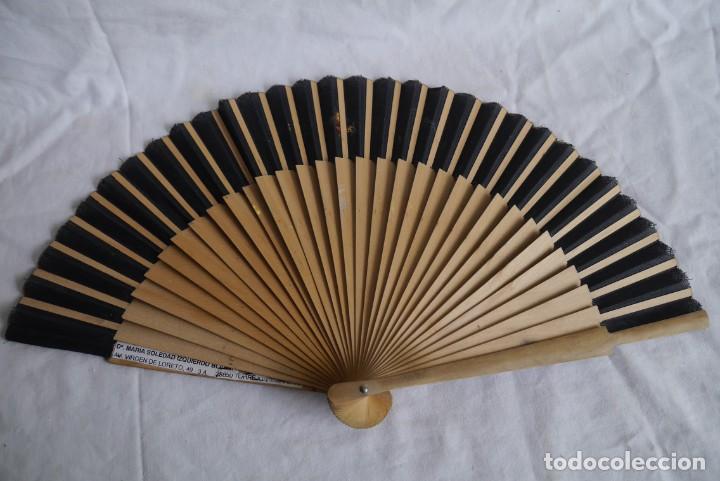 Antig&uuml;edades: 5 abanicos de madera pintada a mano - Foto 15