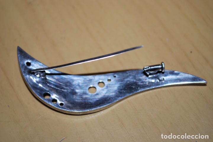 Antig&uuml;edades: Broche de plata con un elemento chapado en oro . - Foto 2