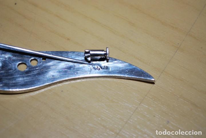 Antig&uuml;edades: Broche de plata con un elemento chapado en oro . - Foto 4