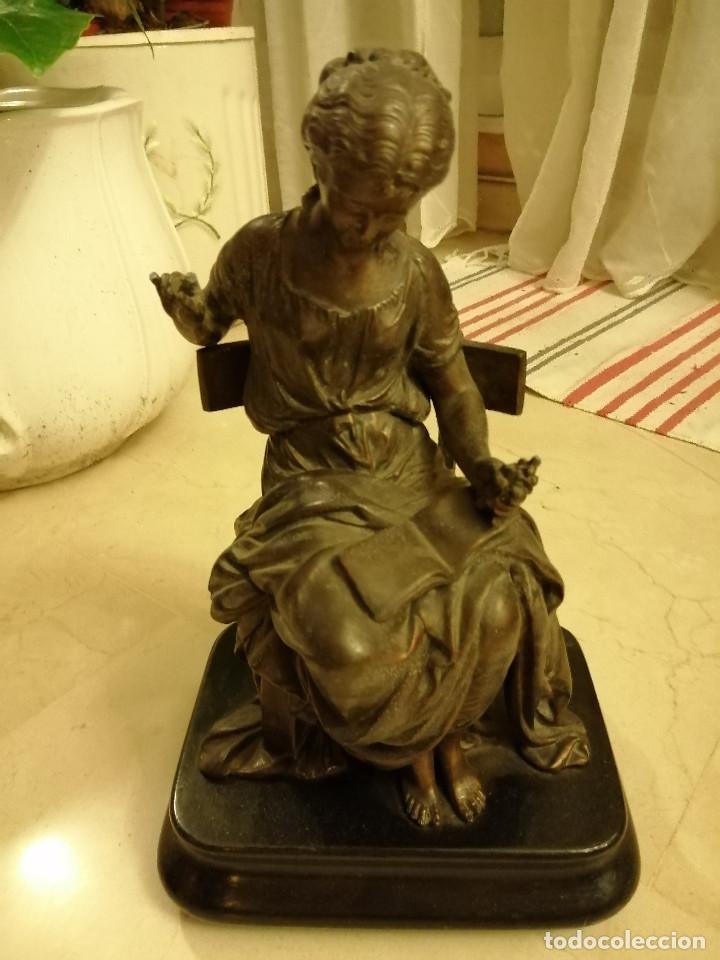 Antig&uuml;edades: ANTIGUA FIGURA, SEGURAMENTE BRONCE, CON BASE DE MADERA - Foto 1