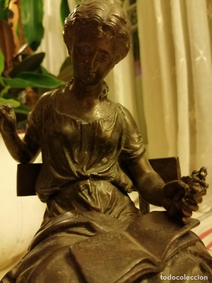 Antig&uuml;edades: ANTIGUA FIGURA, SEGURAMENTE BRONCE, CON BASE DE MADERA - Foto 2