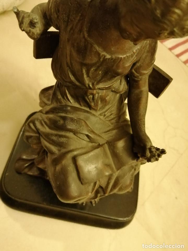 Antig&uuml;edades: ANTIGUA FIGURA, SEGURAMENTE BRONCE, CON BASE DE MADERA - Foto 3