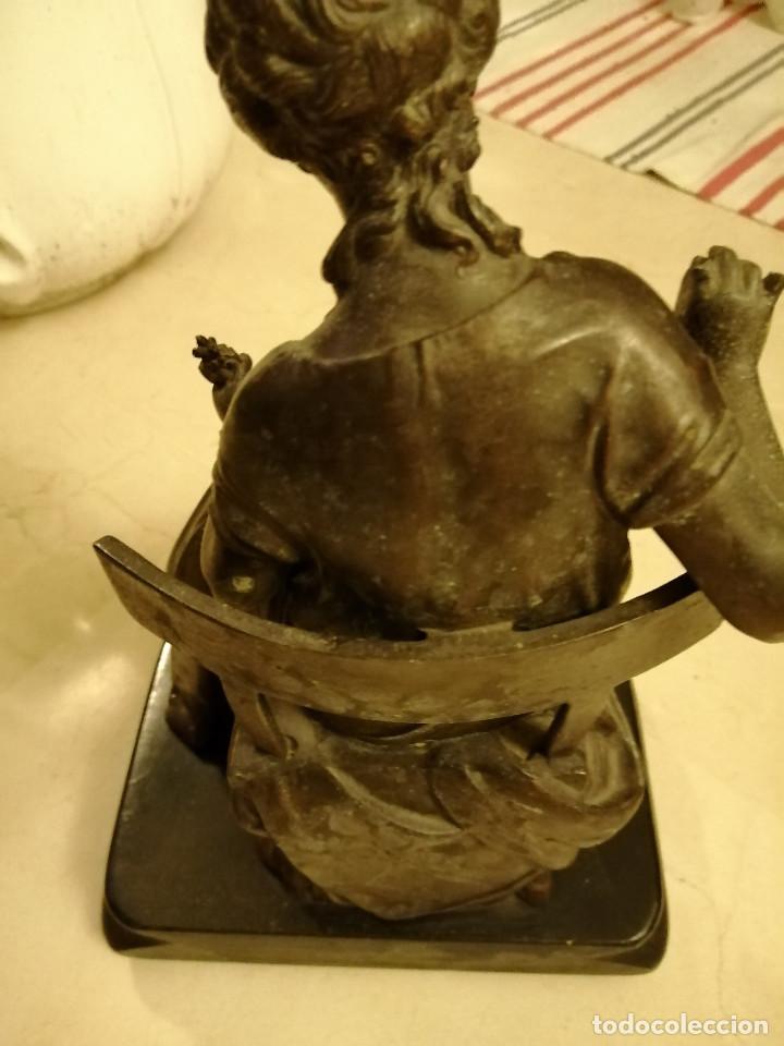 Antig&uuml;edades: ANTIGUA FIGURA, SEGURAMENTE BRONCE, CON BASE DE MADERA - Foto 7