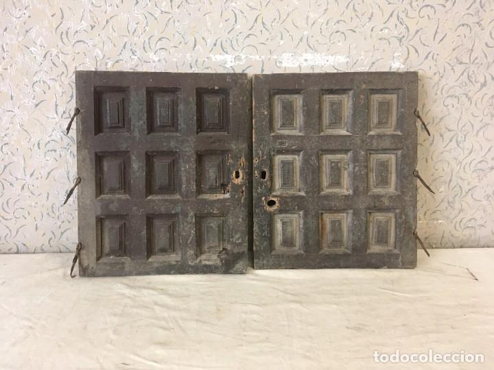 Antig&uuml;edades: VENTANUCOS ANTIGUOS OSCUROS. MUY ROBUSTOS.CONSERVAN GANCHOS ORIGINALES - Foto 2