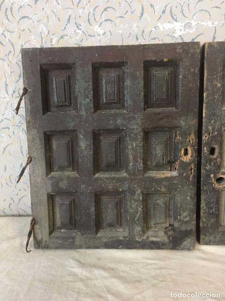 Antig&uuml;edades: VENTANUCOS ANTIGUOS OSCUROS. MUY ROBUSTOS.CONSERVAN GANCHOS ORIGINALES - Foto 4
