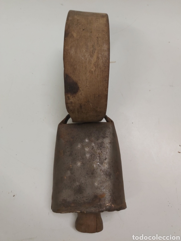 Antig&uuml;edades: Antiguo cencerro collar madera - Foto 1