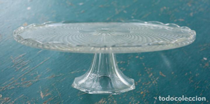 Antig&uuml;edades: CENTRO DE MESA DE CRISTAL ELEVADO CON PIE. DE UNA PIEZA. - Foto 3