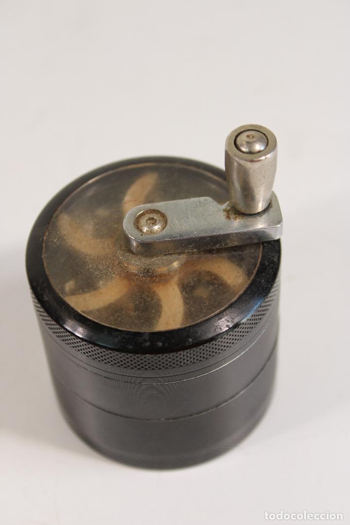 Antiquit&eacute;s: molinillo de Especias de Manivela, Grinder Met&aacute;lico con un mango
