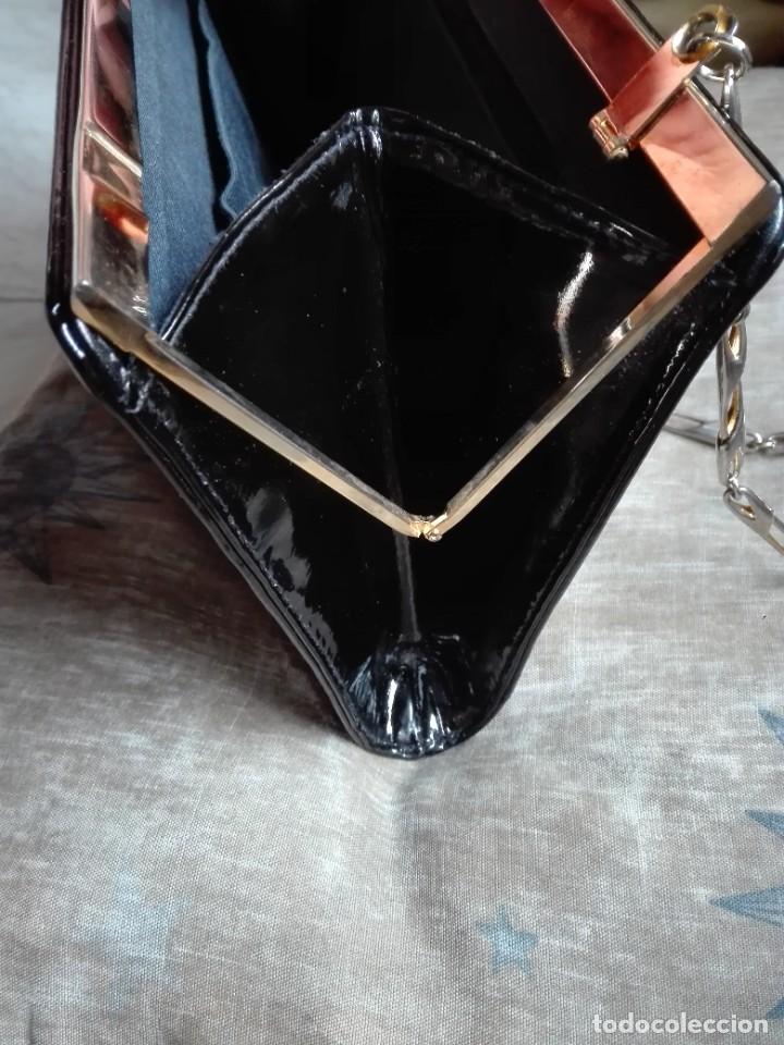 Antig&uuml;edades: Bolso de charol negro d&eacute;cada de los 80 - Foto 5