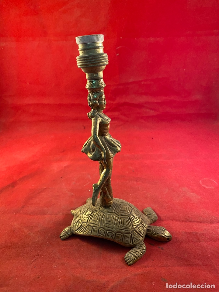 Antig&uuml;edades: Porta l&aacute;mparas de bronce - Foto 2