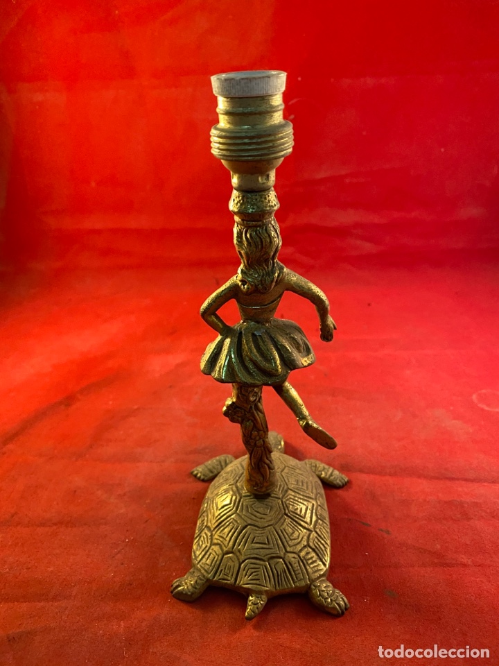 Antig&uuml;edades: Porta l&aacute;mparas de bronce - Foto 3