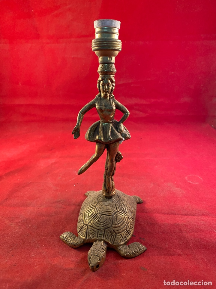 Antig&uuml;edades: Porta l&aacute;mparas de bronce - Foto 1