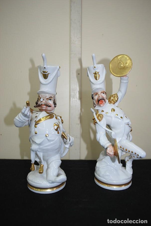 Antig&uuml;edades: FIGURAS DE PORCELANA PAREJA DE M&Uacute;SICOS PAESA