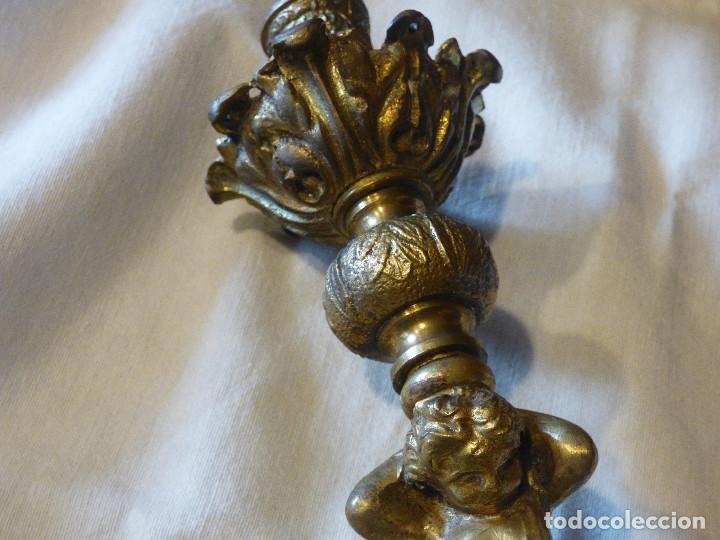 Antig&uuml;edades: Candelabro de bronce,con angel. - Foto 3