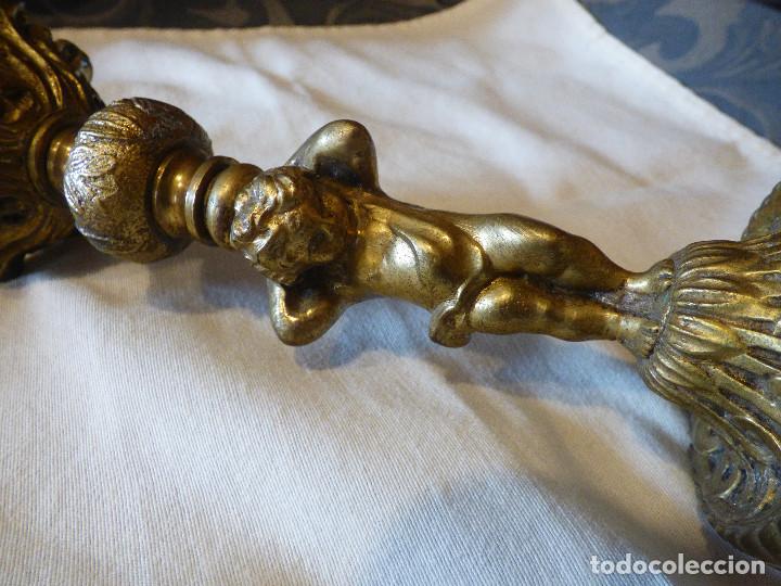 Antig&uuml;edades: Candelabro de bronce,con angel. - Foto 7