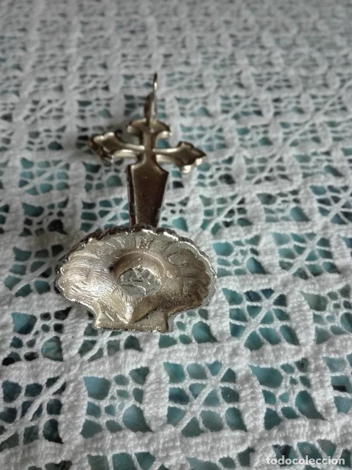 Antig&uuml;edades: Cruz con concha jacobea Santiago Ap&oacute;stol - Foto 4