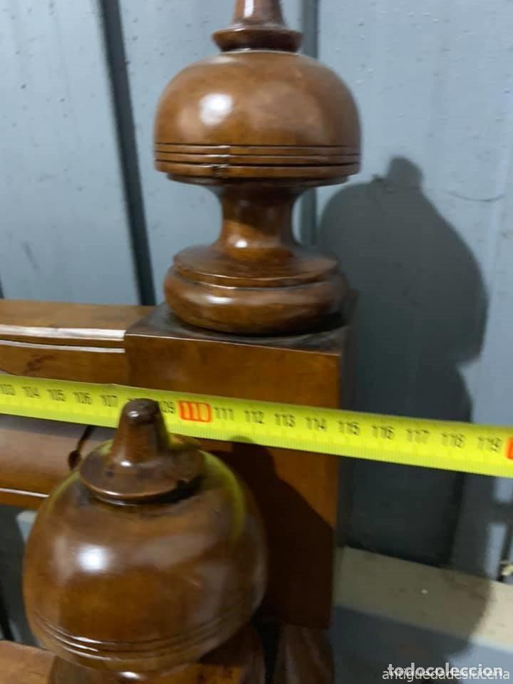 Antig&uuml;edades: Cabecero y piecero de nogal - Foto 4