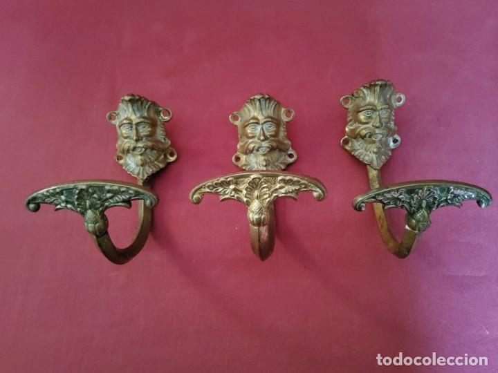 Antig&uuml;edades: 3 PERCHAS ANTIGUAS DE LAT&Oacute;N - Foto 2