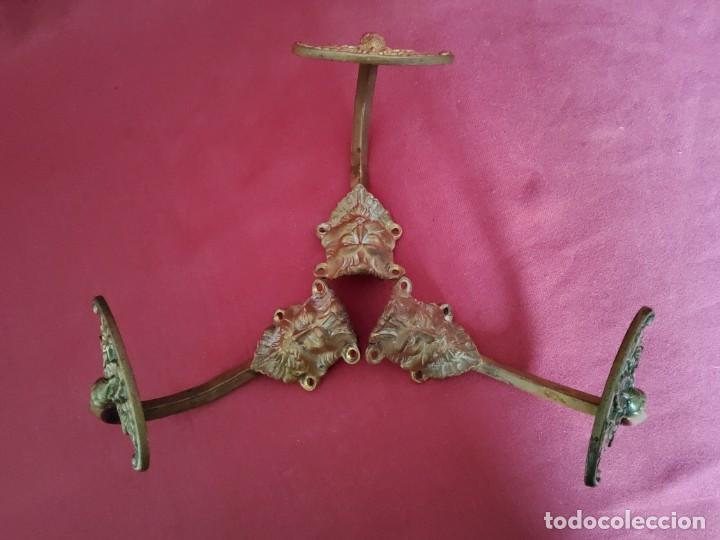 Antig&uuml;edades: 3 PERCHAS ANTIGUAS DE LAT&Oacute;N - Foto 9