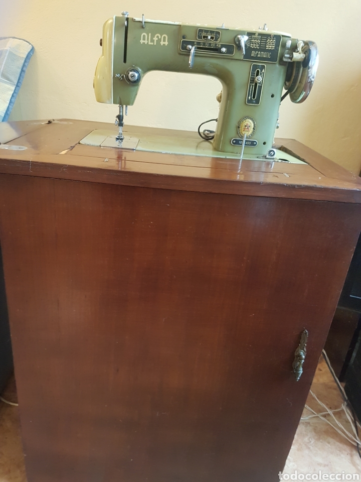 Antig&uuml;edades: M&aacute;quina de coser Alfamatic con motor