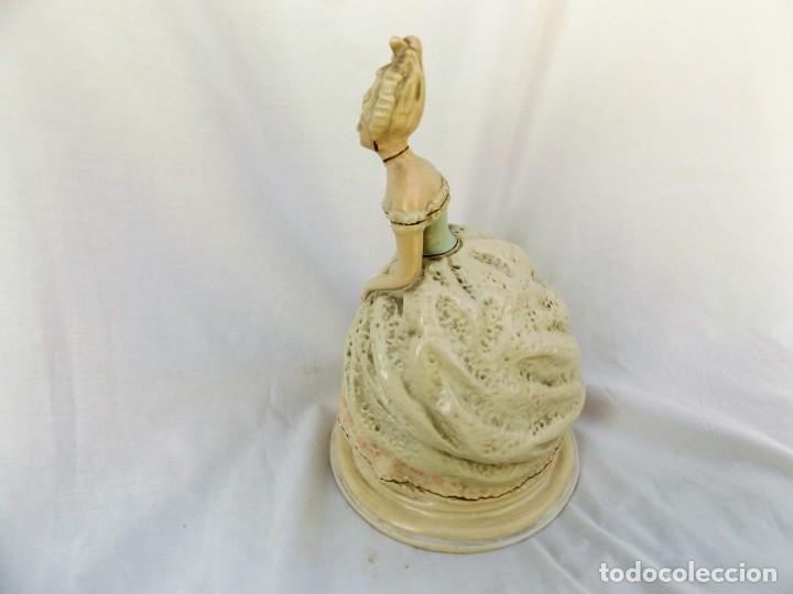 Antig&uuml;edades: figura de dama de yeso - Foto 4