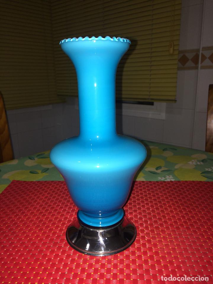 Antig&uuml;edades: PRECIOSO JARRON DE OPALINA AZUL - ANTIGUO - 24 CMS. - Foto 1