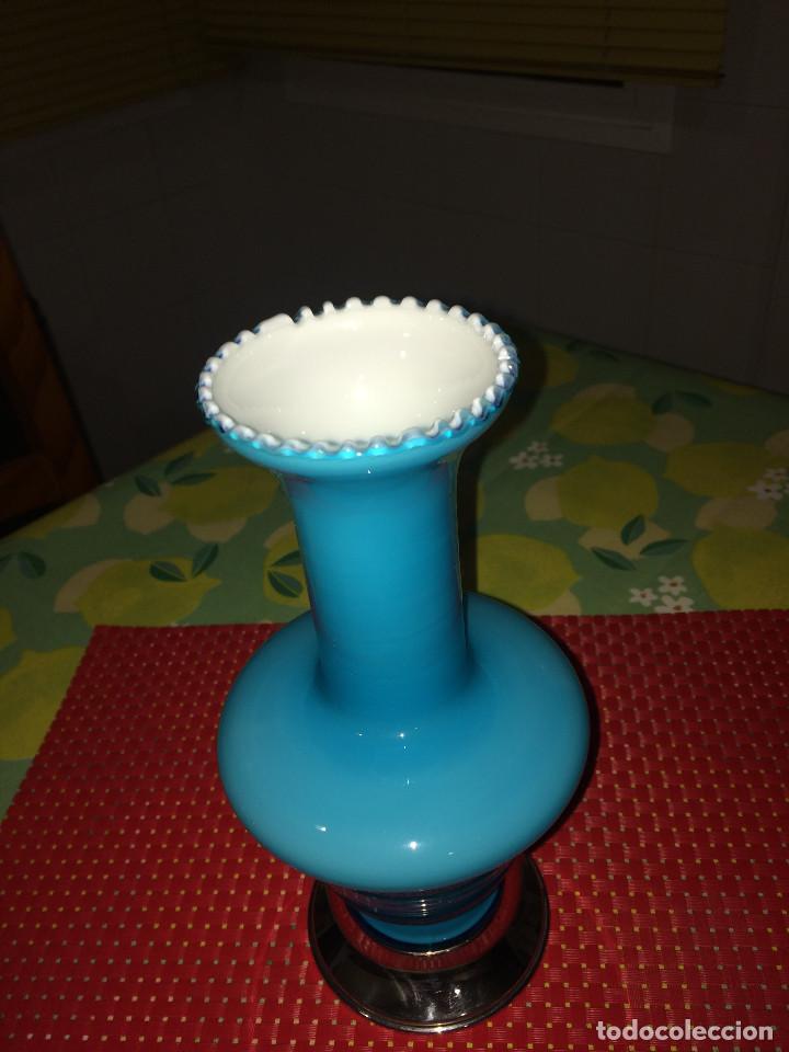 Antig&uuml;edades: PRECIOSO JARRON DE OPALINA AZUL - ANTIGUO - 24 CMS. - Foto 2