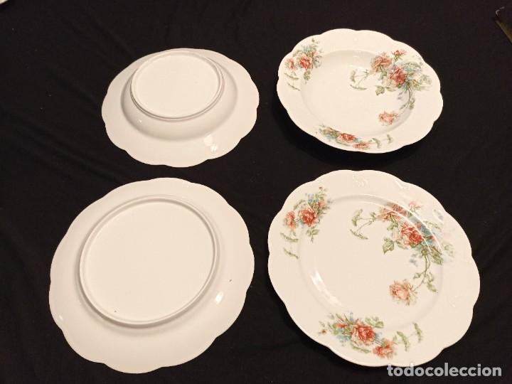Antiques: Juego de dos platos llanos y dos platos de sopa de porcelana de Francia.