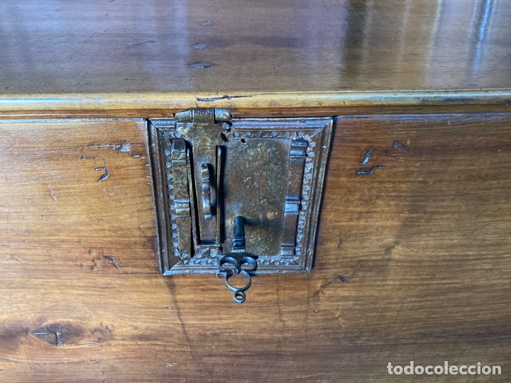 Antig&uuml;edades: Arca antigua nogal g&oacute;tica - Foto 2