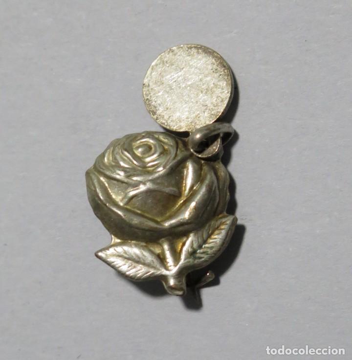 Antig&uuml;edades: MEDALLA RELIGIOSA. ROSA. PLATA - Foto 1