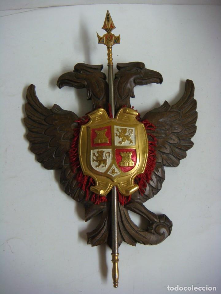 Antiques: ESCUDO EN MADERA DE ARMAS ANTIGUO DE PARED CON ESPADAS-(&